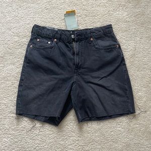 Bermuda shorts. H&M